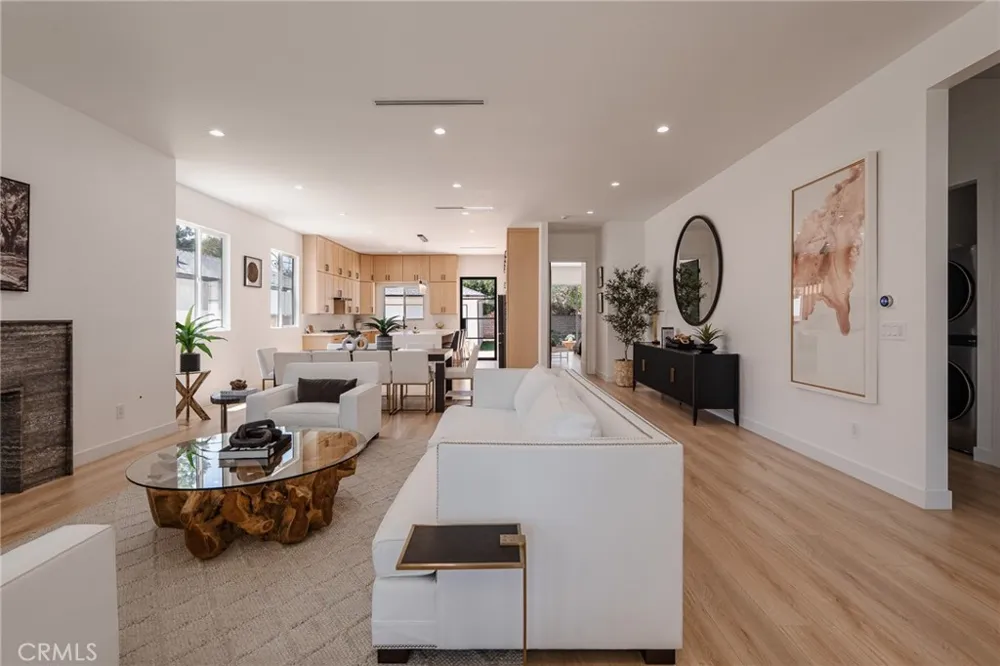 5817 Cantaloupe Avenue Valley Glen, CA 91401