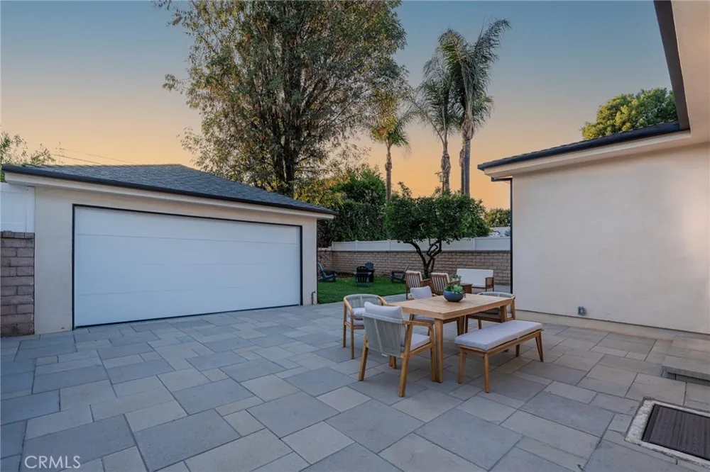 5817 Cantaloupe Avenue Valley Glen, CA 91401