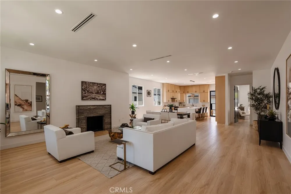 5817 Cantaloupe Avenue Valley Glen, CA 91401