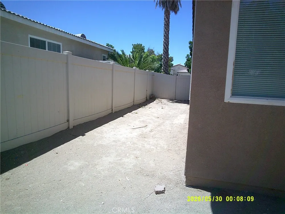 15763 Desert Rock Adelanto, CA 92301