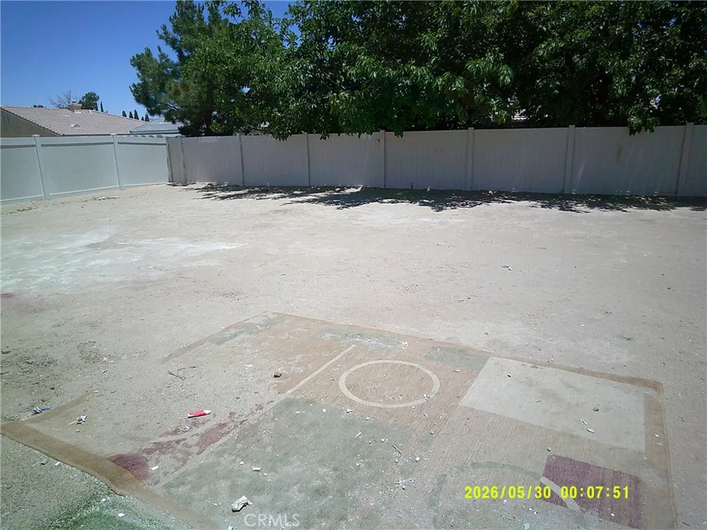 15763 Desert Rock Adelanto, CA 92301