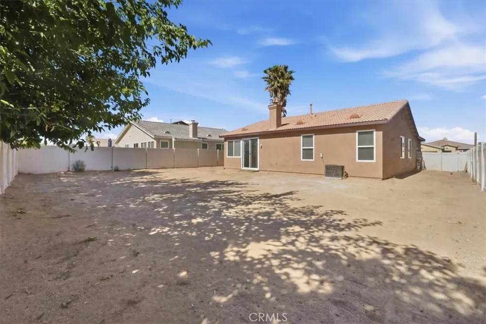 15763 Desert Rock Adelanto, CA 92301