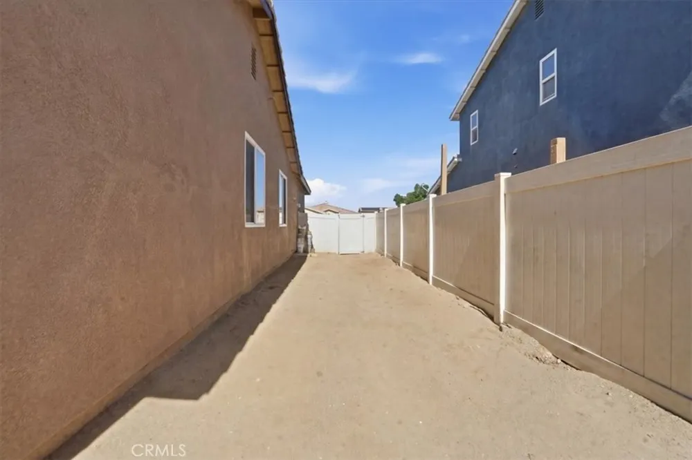 15763 Desert Rock Adelanto, CA 92301