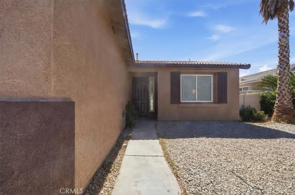 15763 Desert Rock Adelanto, CA 92301