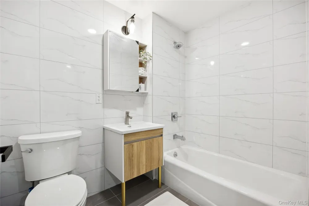 163-07 72nd Ave #2C Fresh Meadows, NY 11365