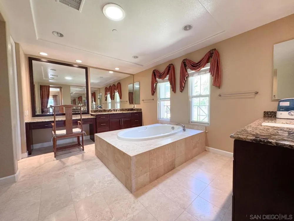 536 Quail Pointe Lane Encinitas, CA 92024