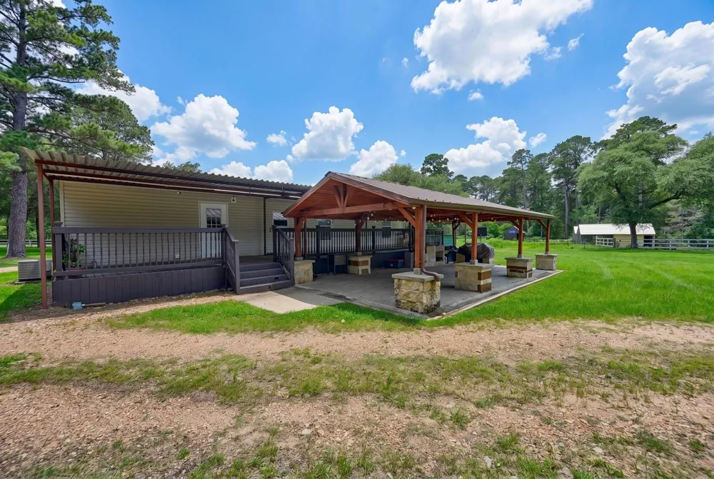 1182 Oak Crest Drive New Ulm, TX 78950