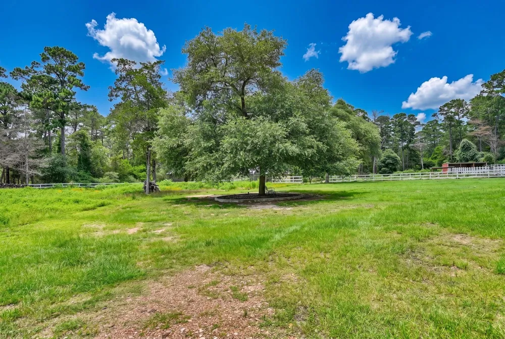 1182 Oak Crest Drive New Ulm, TX 78950