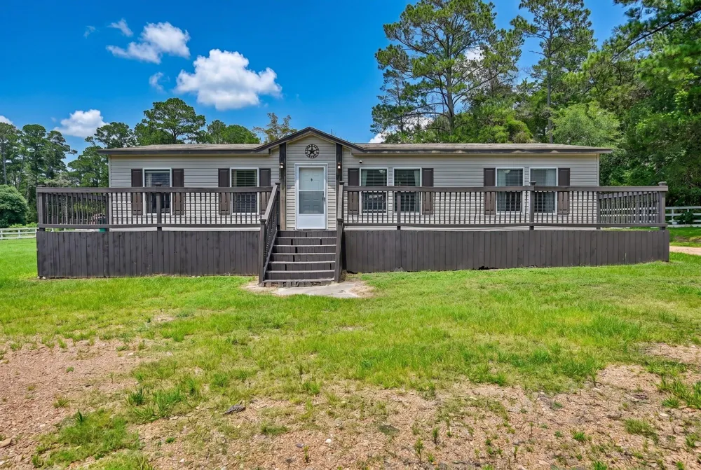 1182 Oak Crest Drive New Ulm, TX 78950