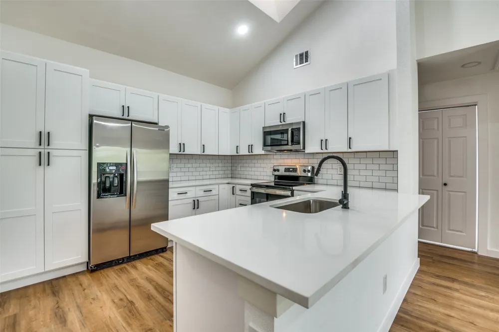 1108 Highpoint Road Bedford, TX 76022