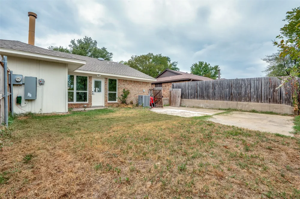 1108 Highpoint Road Bedford, TX 76022