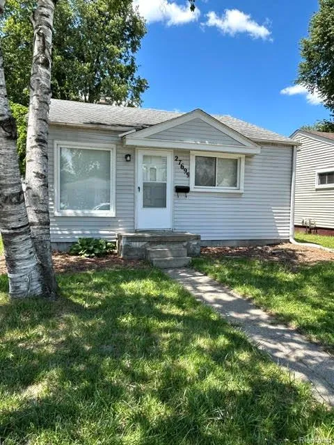 27699 Brettonwoods Street Madison Heights City, MI 48071