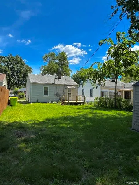 27699 Brettonwoods Street Madison Heights City, MI 48071