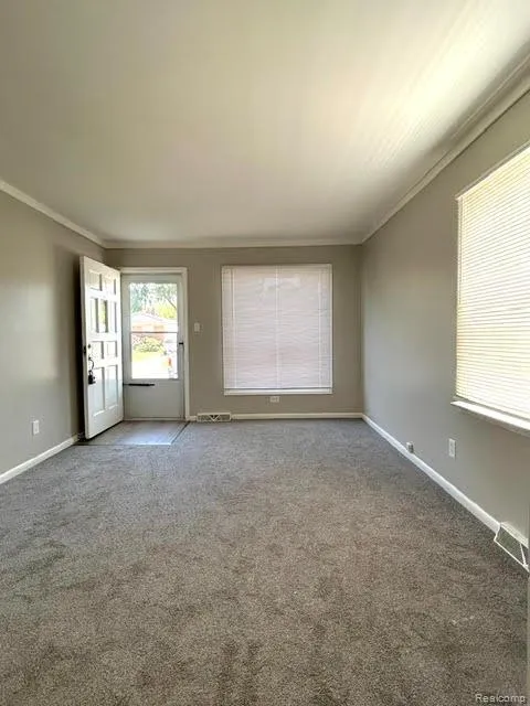 27699 Brettonwoods Street Madison Heights City, MI 48071