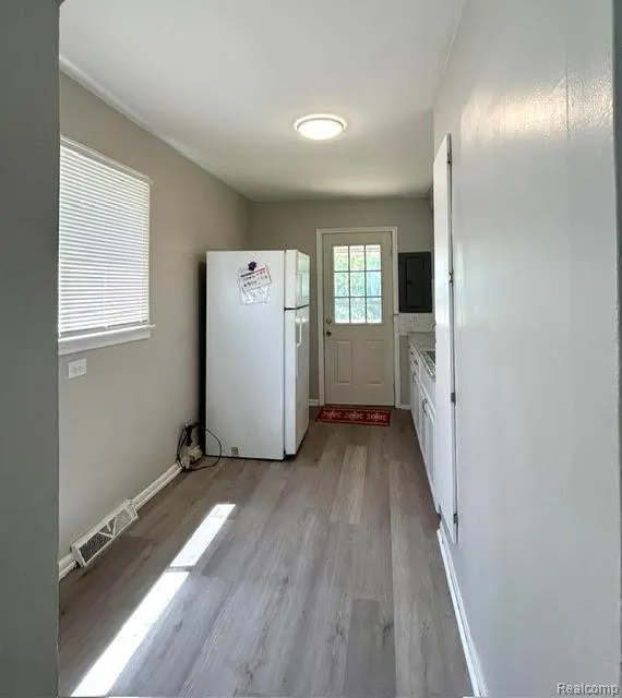 27699 Brettonwoods Street Madison Heights City, MI 48071