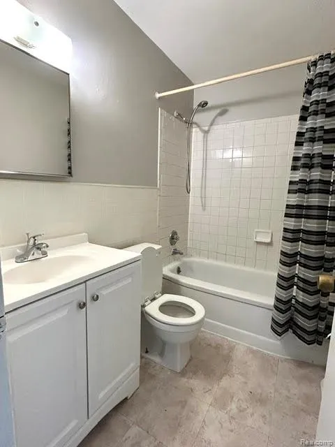 27699 Brettonwoods Street Madison Heights City, MI 48071