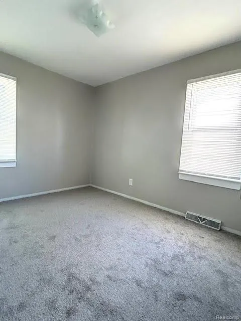 27699 Brettonwoods Street Madison Heights City, MI 48071