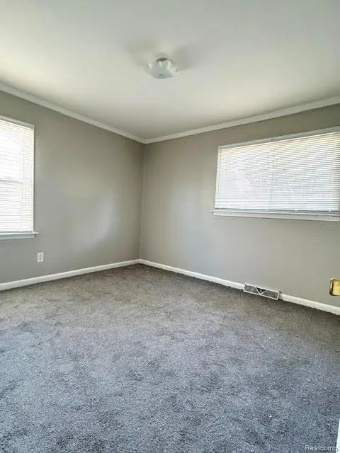 27699 Brettonwoods Street Madison Heights City, MI 48071