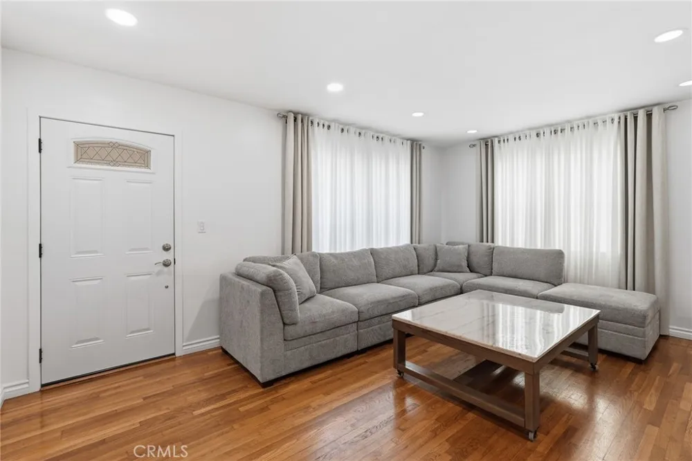 12824 Osborne Pacoima, CA 91331