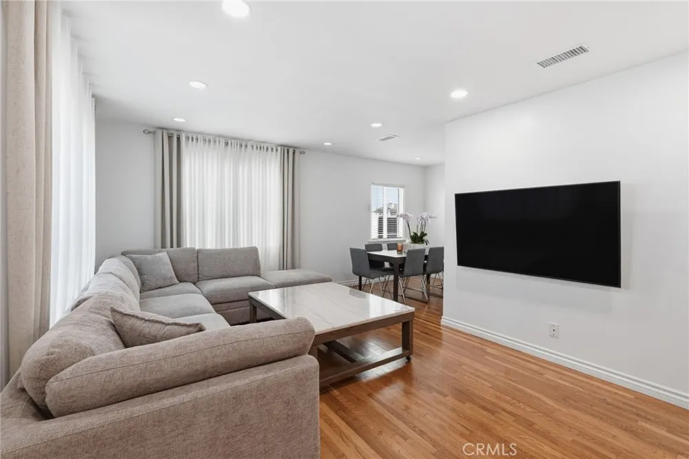 12824 Osborne Pacoima, CA 91331