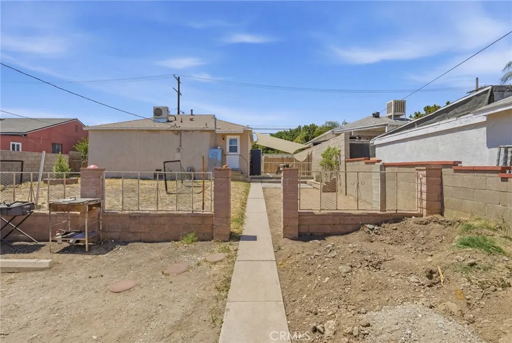 12824 Osborne Pacoima, CA 91331