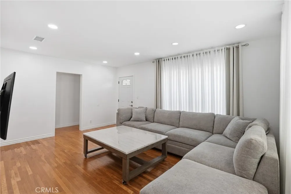 12824 Osborne Pacoima, CA 91331