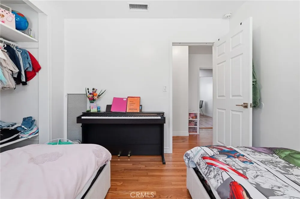 12824 Osborne Pacoima, CA 91331