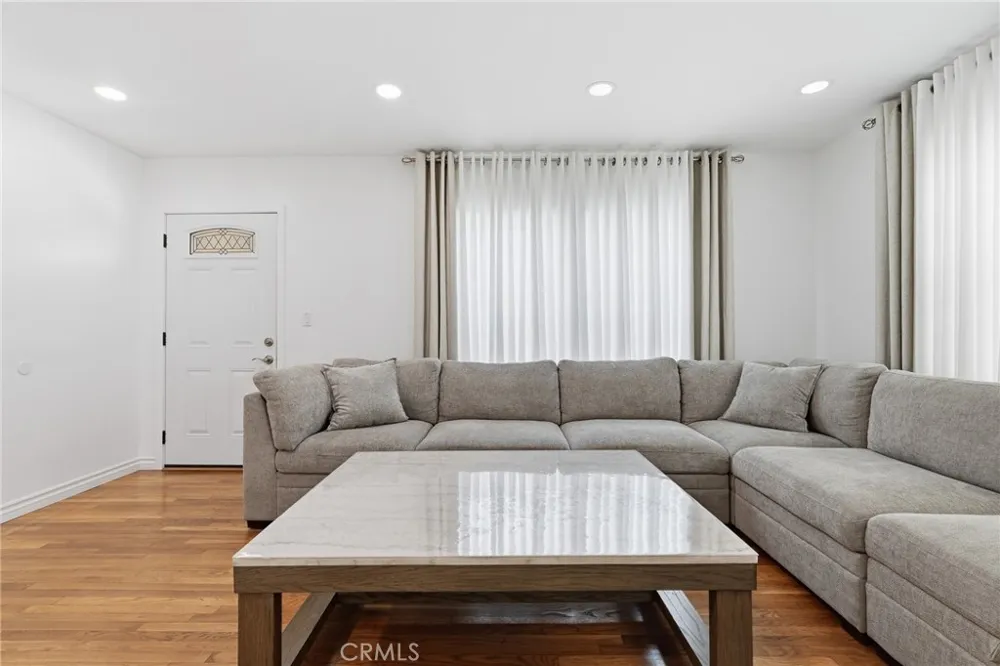 12824 Osborne Pacoima, CA 91331