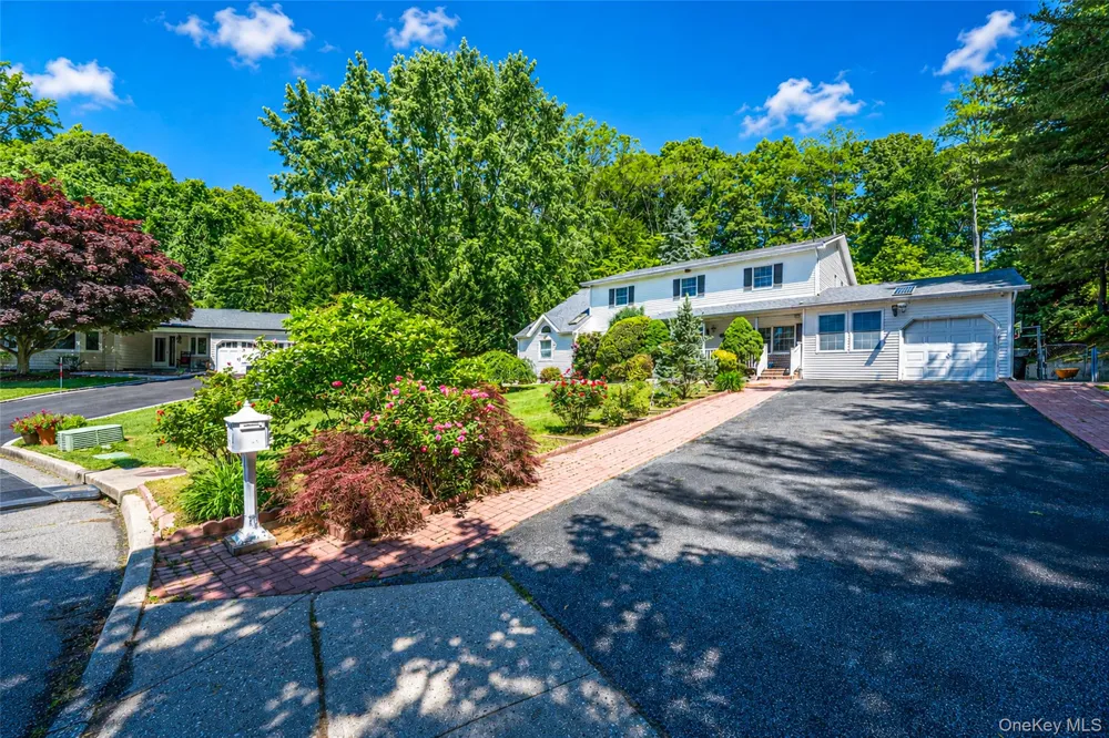 7 New Jersey Court Dix Hills, NY 11746