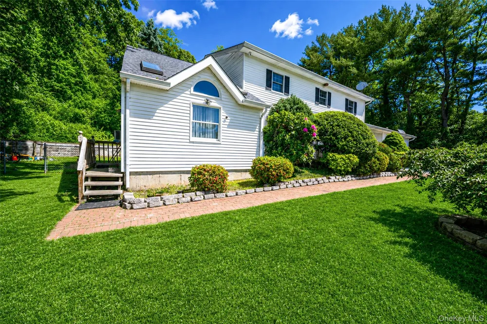 7 New Jersey Court Dix Hills, NY 11746