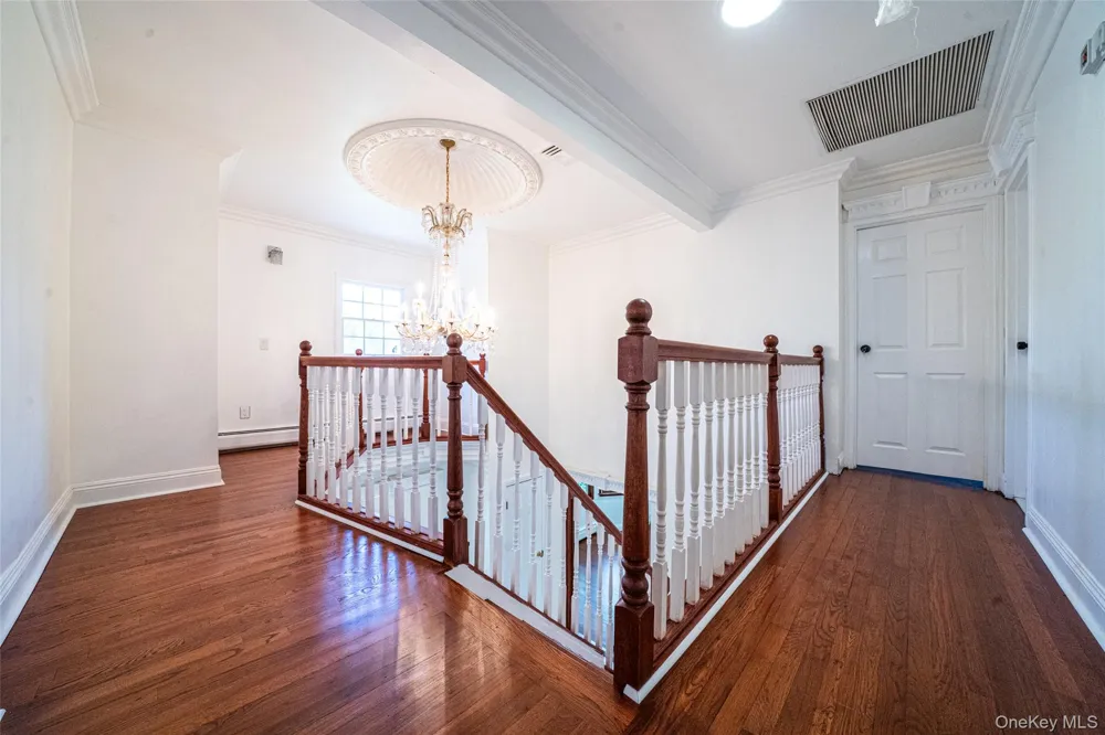 7 New Jersey Court Dix Hills, NY 11746