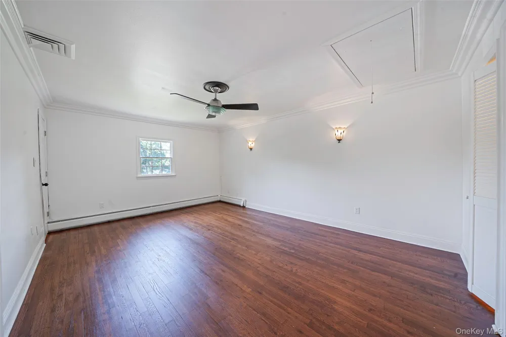 7 New Jersey Court Dix Hills, NY 11746