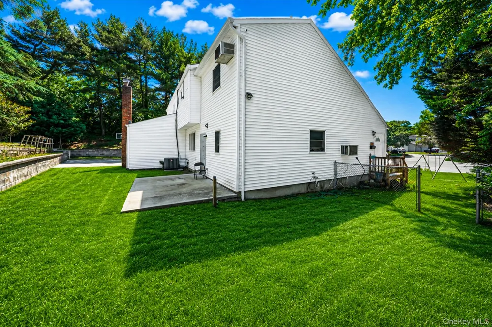 7 New Jersey Court Dix Hills, NY 11746