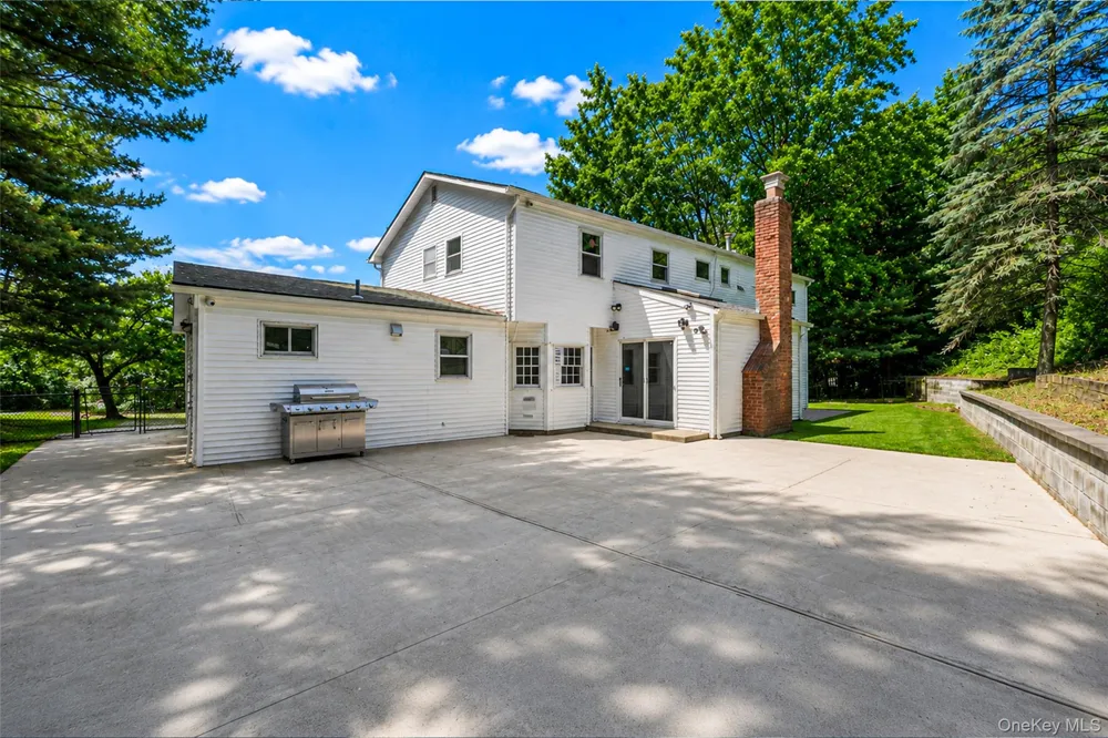 7 New Jersey Court Dix Hills, NY 11746