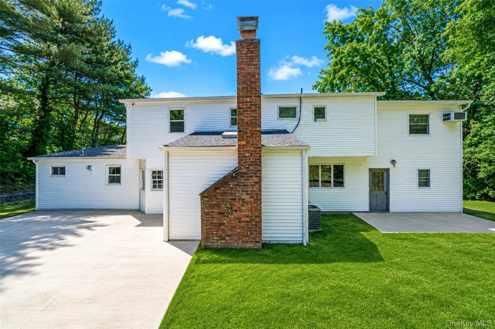 7 New Jersey Court Dix Hills, NY 11746
