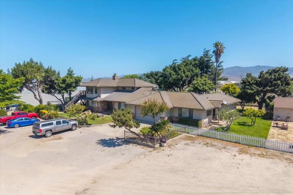 23820 Potter Road Salinas, CA 93908