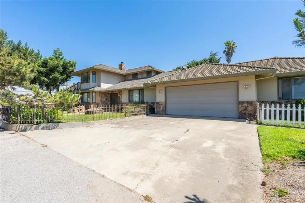 23820 Potter Road Salinas, CA 93908