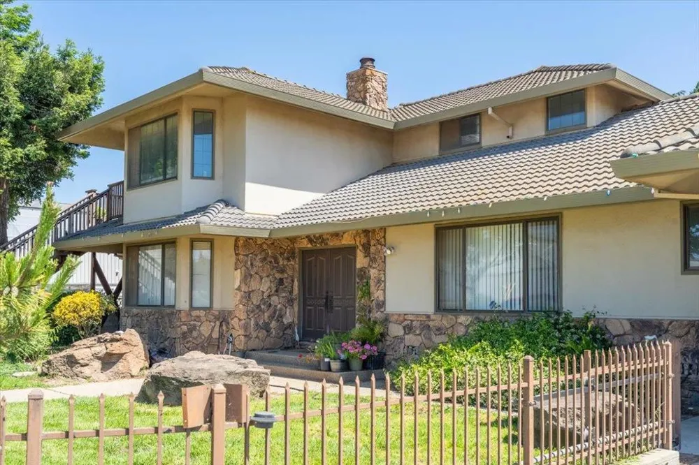 23820 Potter Road Salinas, CA 93908