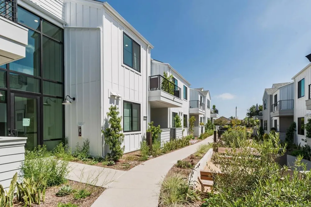 1105 Catania Court #203 Encinitas, CA 92024