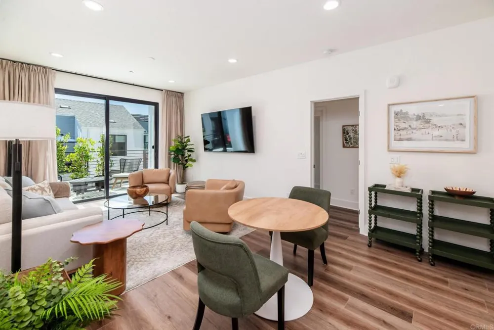 1105 Catania Court #203 Encinitas, CA 92024