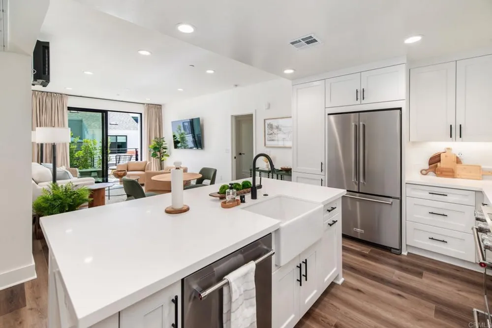 1105 Catania Court #203 Encinitas, CA 92024