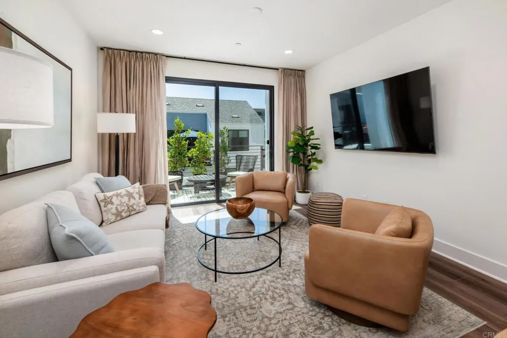 1105 Catania Court #203 Encinitas, CA 92024