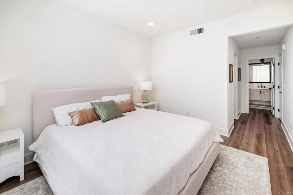 1105 Catania Court #203 Encinitas, CA 92024