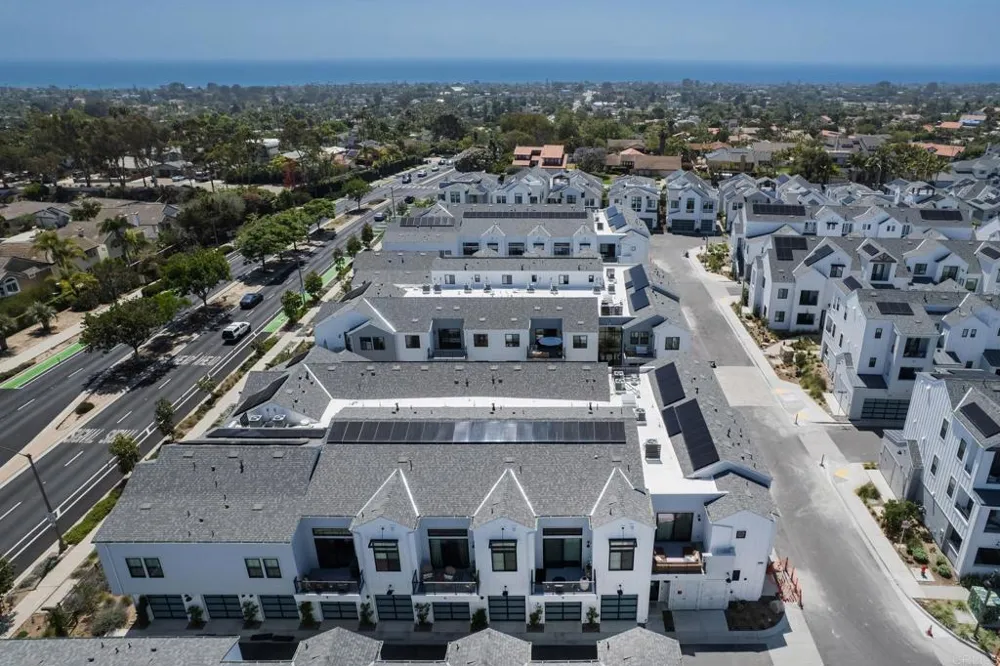 1105 Catania Court #203 Encinitas, CA 92024