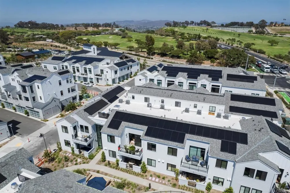 1105 Catania Court #203 Encinitas, CA 92024
