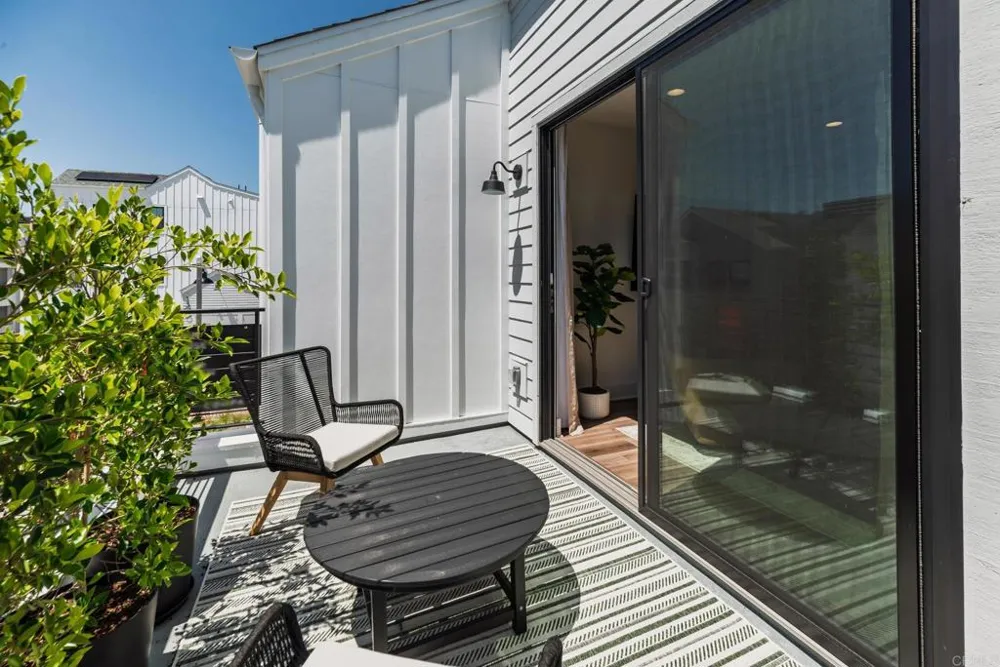 1105 Catania Court #203 Encinitas, CA 92024