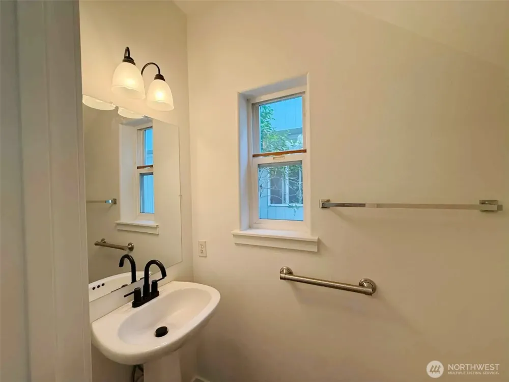 6414 NE Fern Street Suquamish, WA 98392
