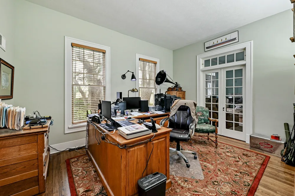 403 E Bowie Street Luling, TX 78648