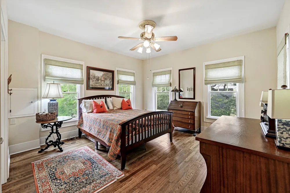 403 E Bowie Street Luling, TX 78648