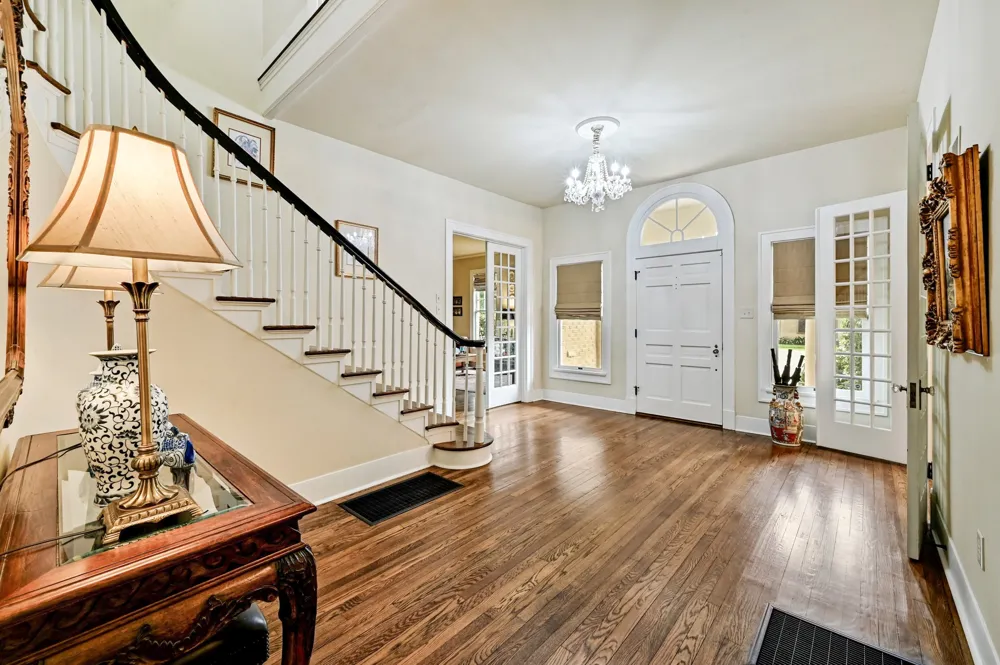 403 E Bowie Street Luling, TX 78648